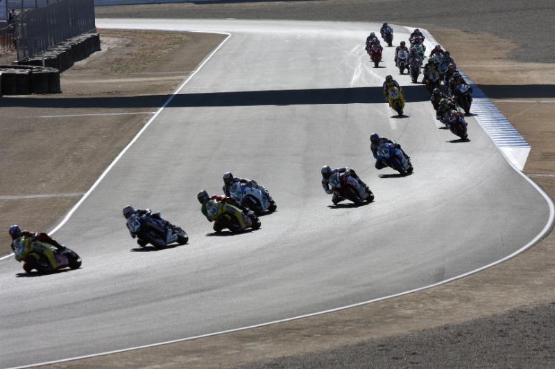 M09_5522.jpg - The rest of the Superbike grid